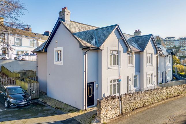 3 bed end terrace house