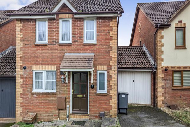 3 bed link detached house