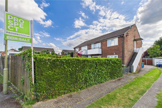 Beta Road, Farnborough, Hampshire, GU14 2 bed maisonette for sale