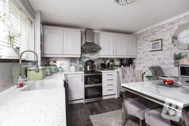 St. Peters Avenue, Ongar, Essex, CM5 3 bed semi