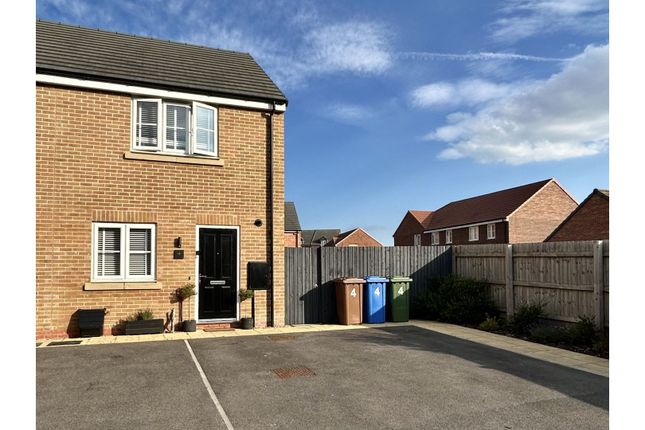 2 bedroom semi-detached house for sale