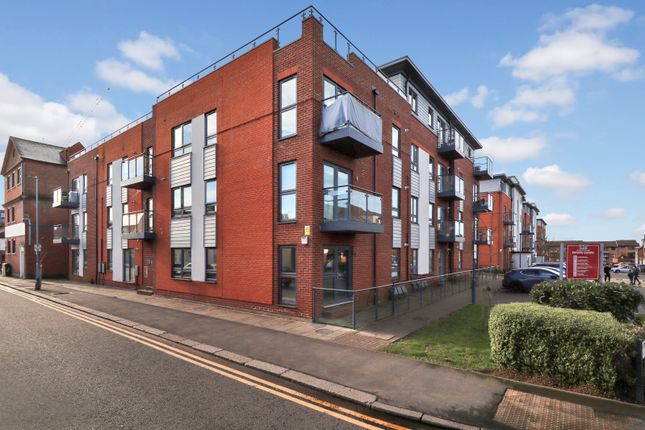 Lucas Court, Watford WD18 2 bed apartment for sale