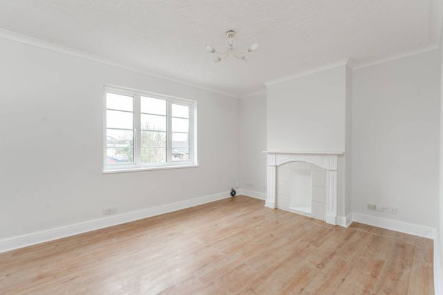 Springfield Court, Acton, London, W3 2 bed flat for sale