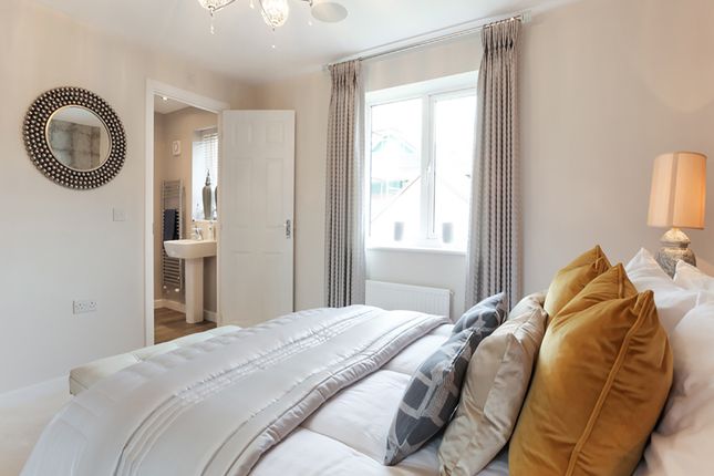 4 bed detached house