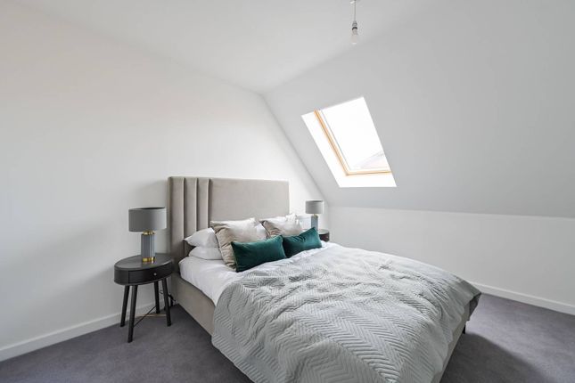 Spitfire Approach, Hornchurch RM12 2 bed flat for sale