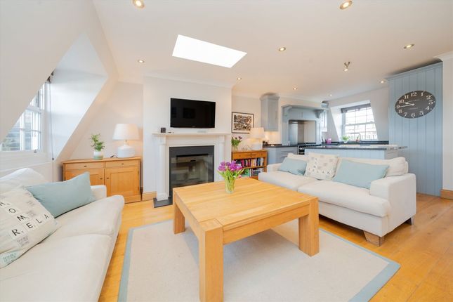 St. Georges Drive, London SW1V 3 bed flat for sale