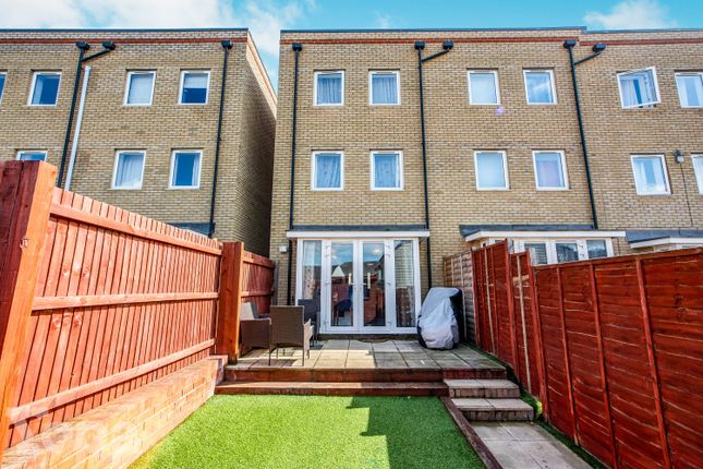 5 bedroom end of terrace house for sale