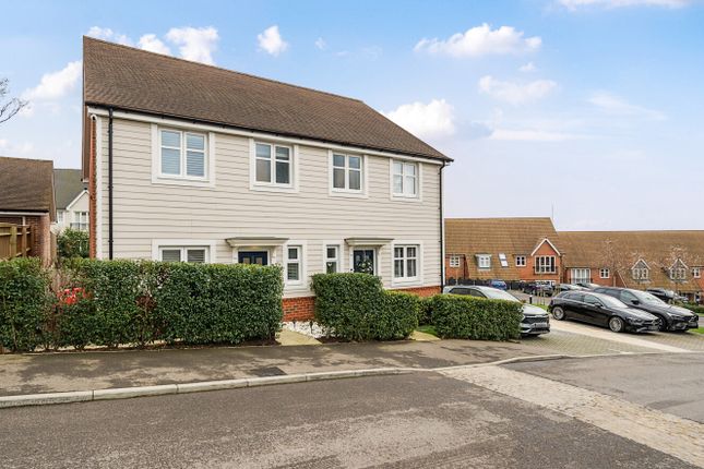 Consort Drive, Cobham, Surrey, KT22 3 bed semi