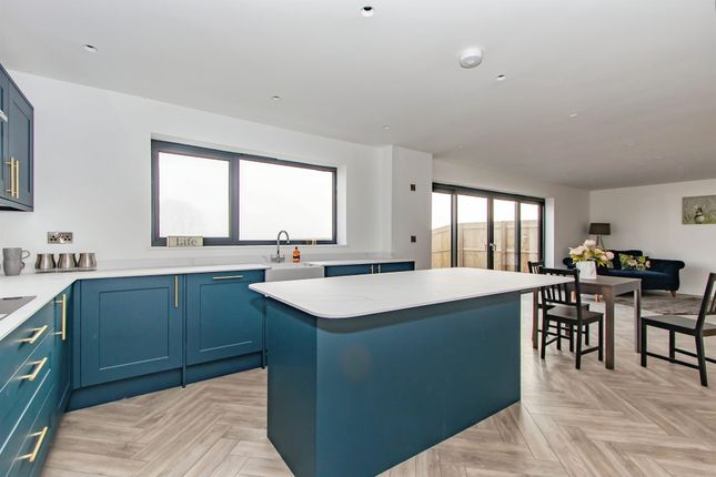 4 bedroom end of terrace house for sale