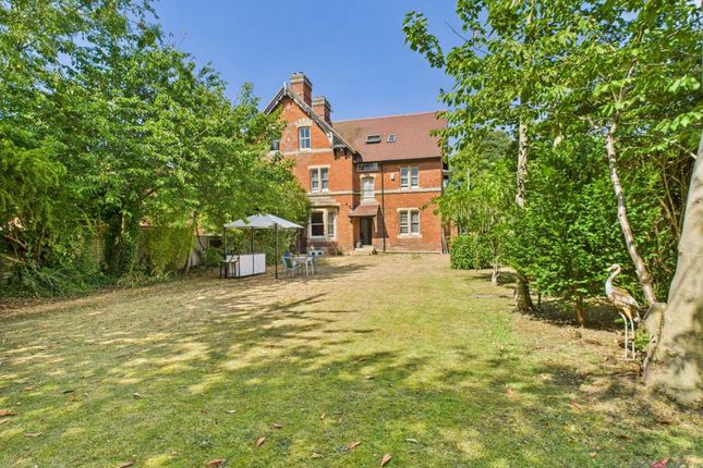 9 bed semi-detached house