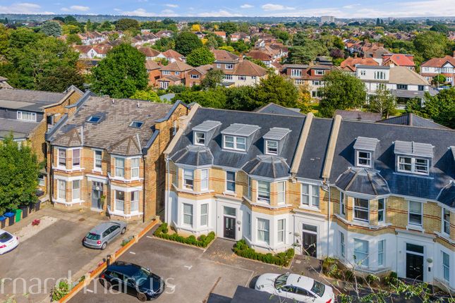 3 bedroom flat for sale