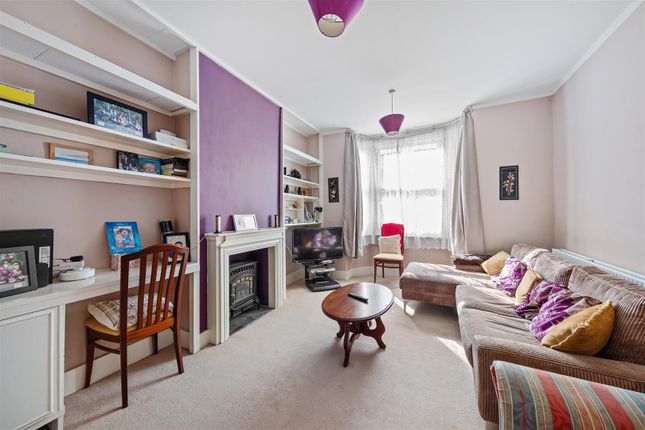4 bedroom end of terrace house for sale