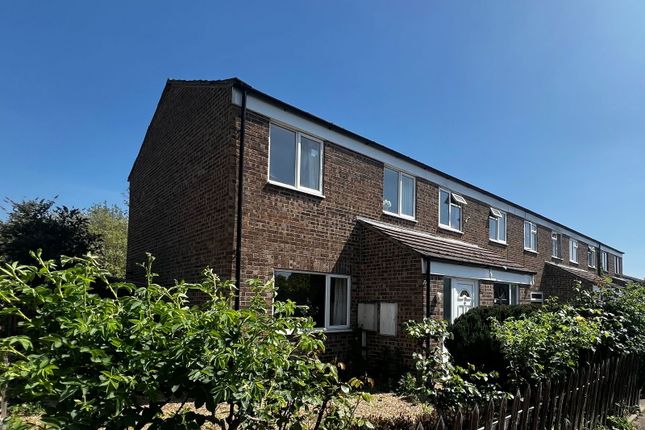 Queens Court Ride, Cobham KT11 2 bed end of terrace house for sale
