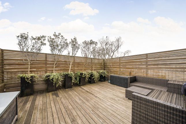 Blackfords Path, Roehampton, London... 2 bed maisonette for sale