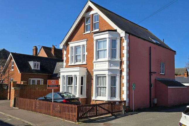 6 bedroom detached house for sale
