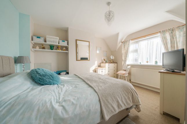 Rock Close, Oxfordshire OX18 3 bed semi