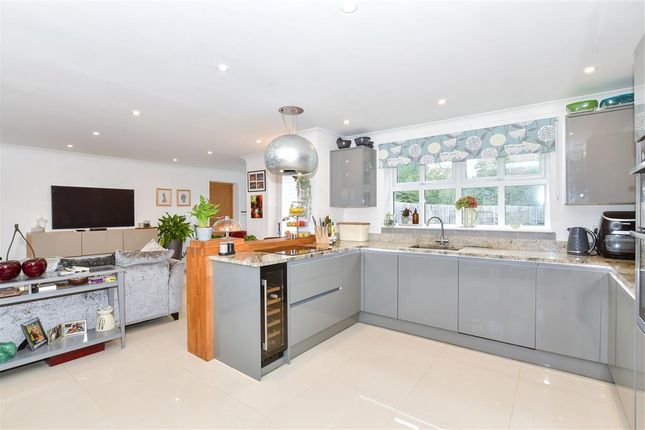 Downs Close, Headcorn, Kent 4 bed detached house for sale