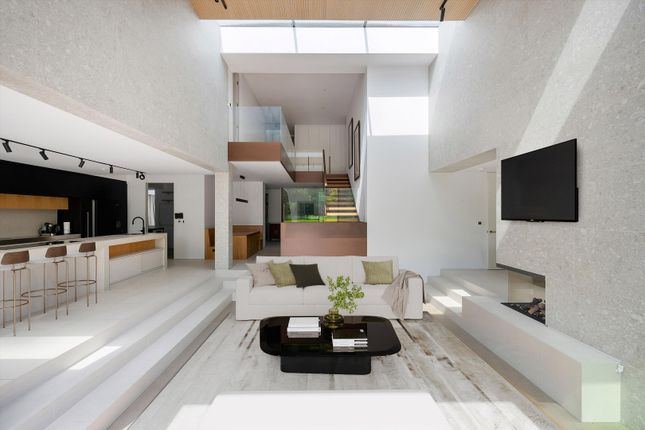 6 bedroom detached house for sale