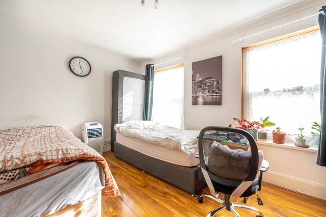 Pearcroft Road, Leyton, London, E11 1 bed flat for sale