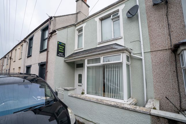 Ucheldre Avenue, Holyhead LL65 2 bed semi