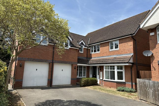 5 bed detached house