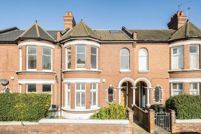 Burnbury Road, London SW12 2 bed maisonette for sale
