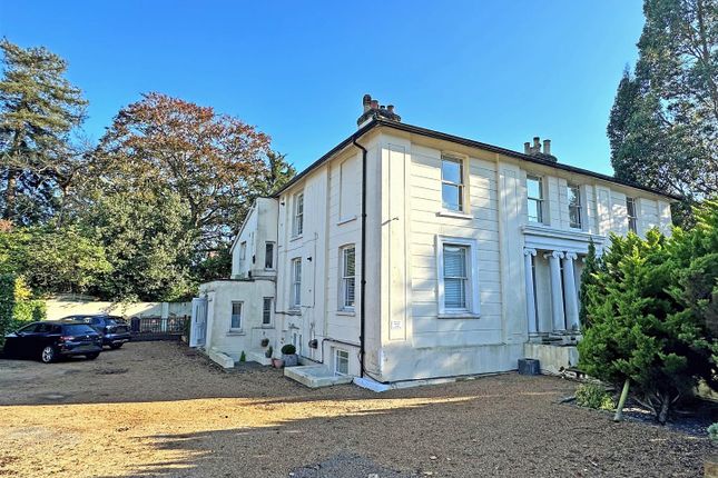 London Road, Redhill 2 bed flat for sale