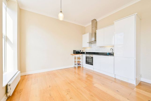 Uxbridge Road, Shepherd's Bush... 1 bed flat for sale