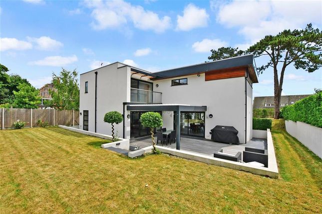 4 bed detached house