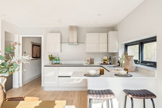 4 bedroom end of terrace house for sale
