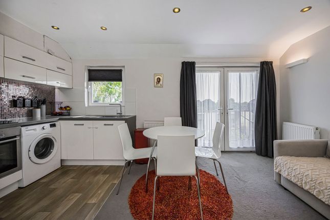 Catford Hill, London SE6 1 bed apartment for sale
