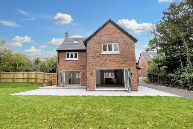 6 bedroom detached house for sale