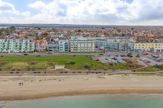 Marine Parade West, Hampshire PO13 3 bed flat for sale