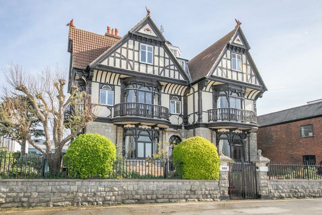 3 bed flat