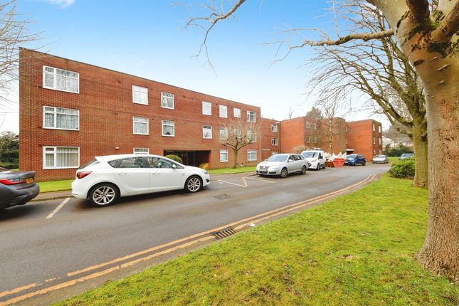 2 bedroom ground floor flat for sale