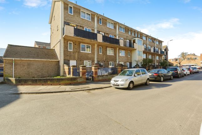 2 bedroom maisonette for sale