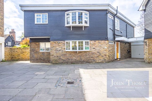 High Road, Chigwell IG7 3 bed detached house for sale