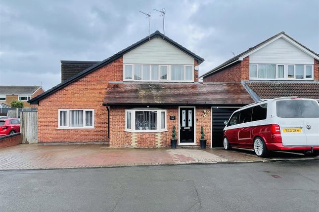 4 bed link detached house