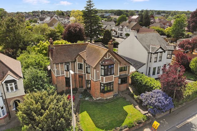 5 bed detached house