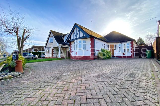 Elmroyd Avenue, Potters Bar EN6 4 bed detached bungalow for sale