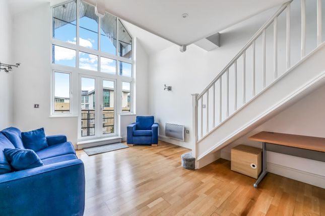 Dorey House, High Street, Brentford, TW8 3 bed flat for sale