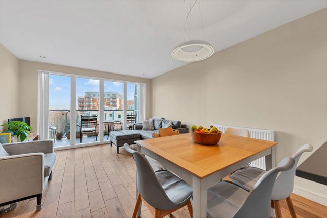 Seren Park Gardens, London SE3 2 bed flat for sale