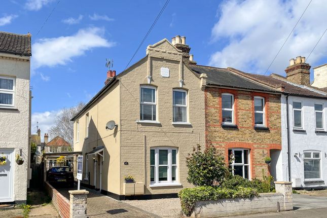 West Road, Shoeburyness, SS3 2 bed flat for sale