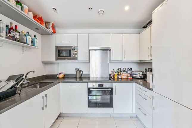 Eltringham Street, Wandsworth Town... 2 bed flat for sale
