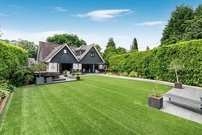 Pondtail Road, Horsham RH12 5 bed detached house for sale