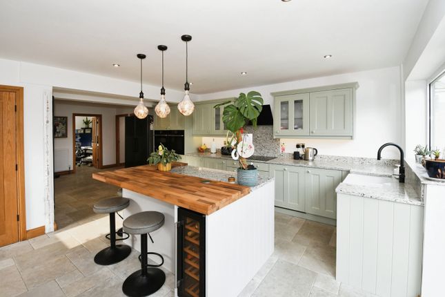 4 bed detached house
