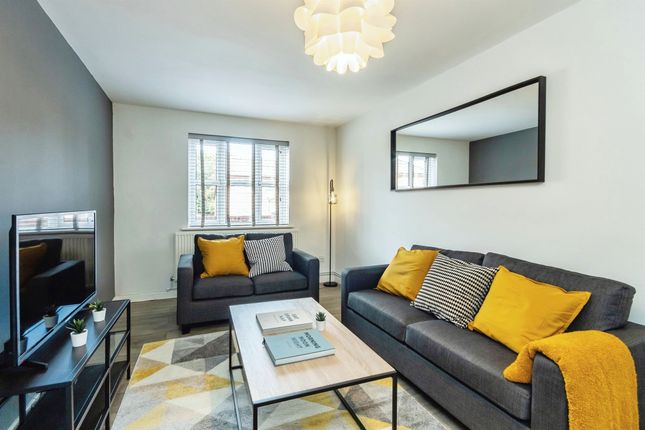 6 bedroom town house for sale