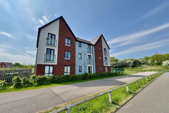 Berrington View, Hampton Gardens... 2 bed flat for sale