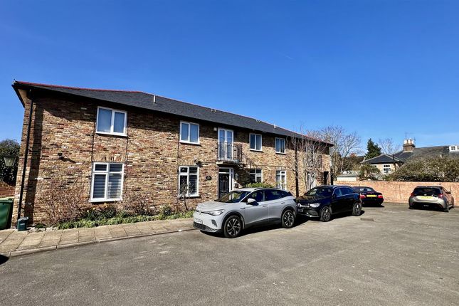 Vine Cottage, Norwood Green UB2 2 bed apartment for sale