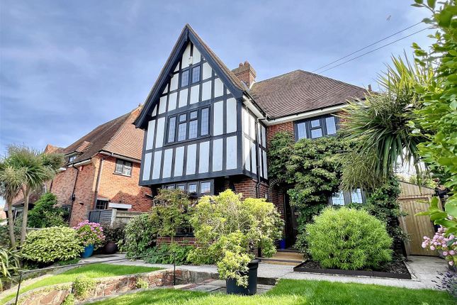 4 bed detached house